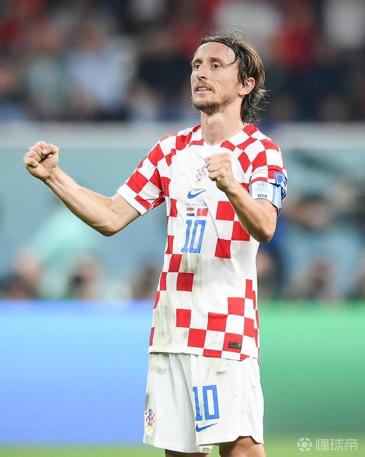 篮球湖人球迷为球队准备应援物