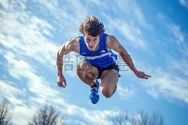 泰山18分钟丢3球克雷桑染红 半场0-3落后申花