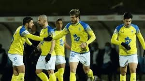 2届MVP+1冠+FMVP，史上最全面中锋，策应能力非常强。