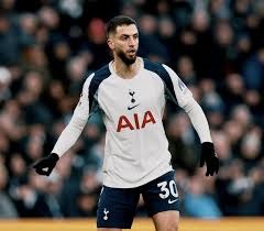 299场，巴尔韦德距离皇马正式比赛300场里程碑只差一场